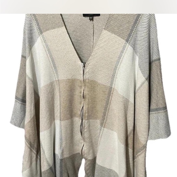Joseph Sweaters - 👀 Clearing Closet Joseph Beige and Gray Plaid Women's Cardigan